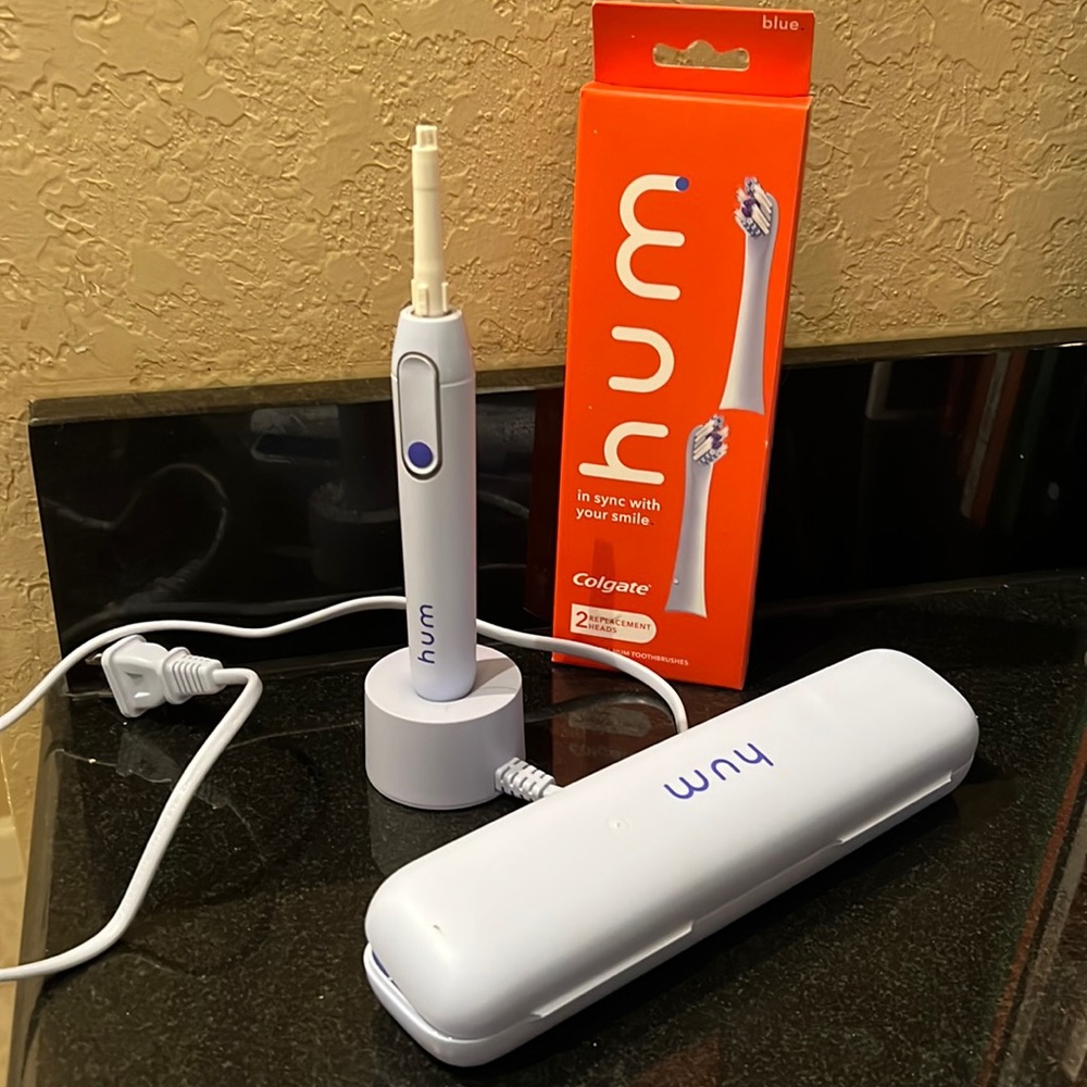 Colgate Hum toothbrush + 2 new brush heads (blue)